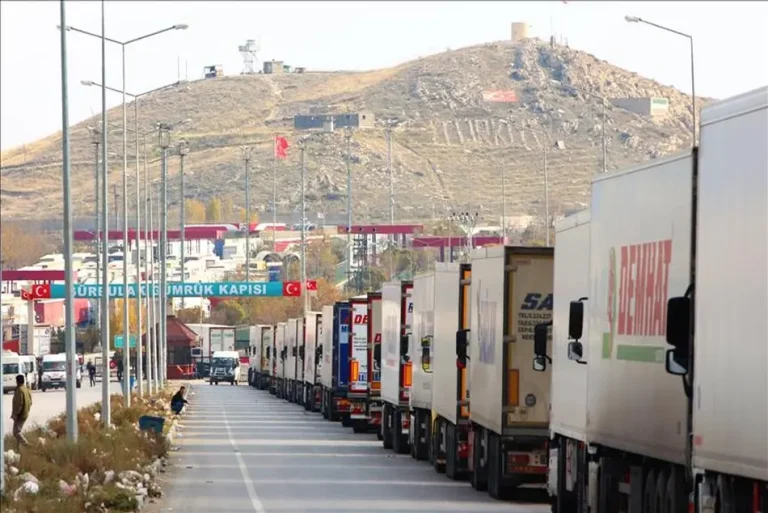 صف کامیون ها در مرز با کاهش زمان ترخیص کالا جمع می شود؟